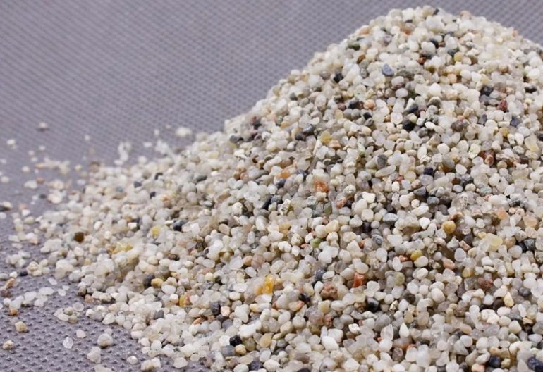 Кварцевый песок в строительстве: почему он незаменим?