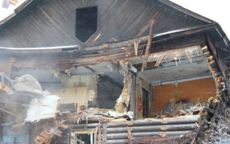 Профессиональный подход к сносу: выбор подрядчика для демонтажа деревянного дома