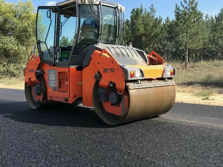 Дорожный каток в промышленном строительстве: задачи и решения