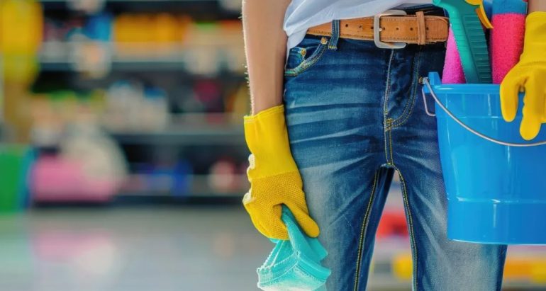 Регулярная уборка играет ключевую роль в поддержании чистоты и порядка.